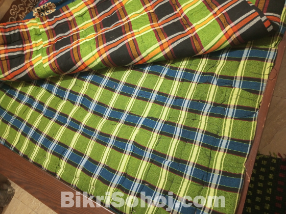 তোশক দুইটি